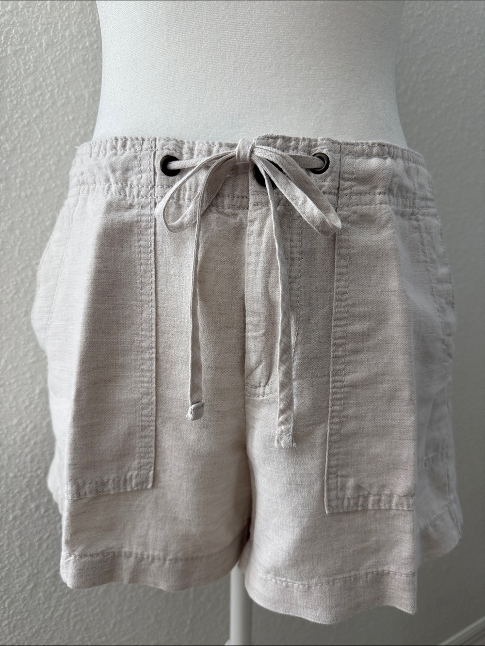 GAP Light Beige Drawstring Linen-Blend Shorts
